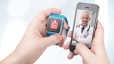 Data synchronization of health book between smartwatch and smartphone
